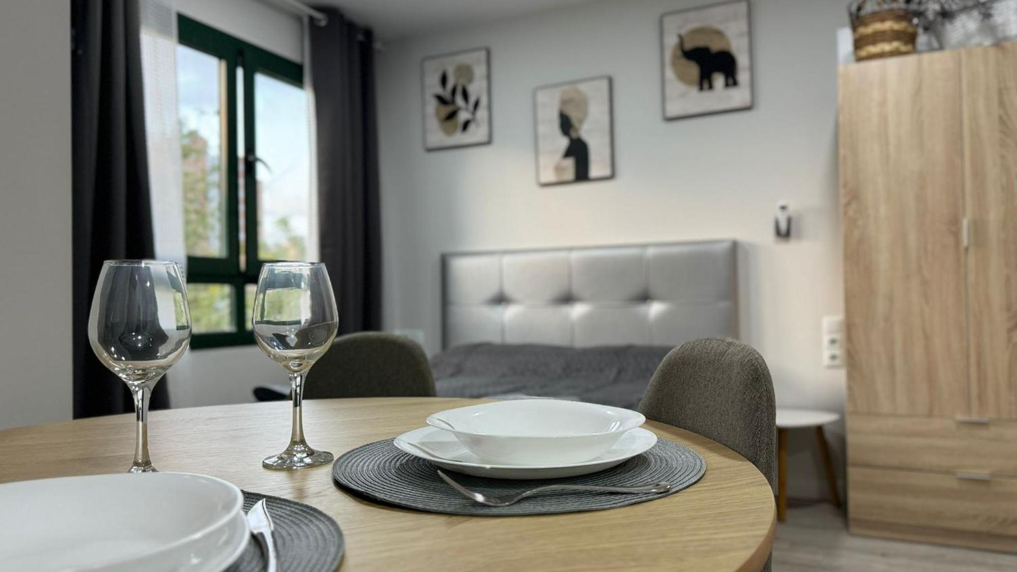Apartament Versus Near Of Arts Iii *
