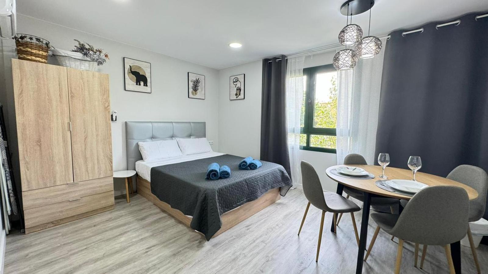 Apartament Versus Near Of Arts Iii *
